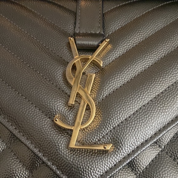 I am selling this beauty! I only used it 3 times. Perfect for any occasion. - Picture 2 of 8